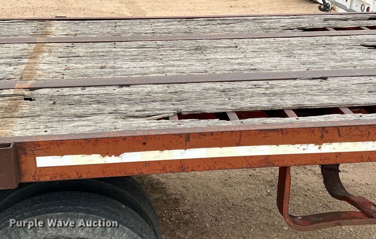 image for item DJ7619 1976 Fruehauf 0FBH130440  oilfield trailer