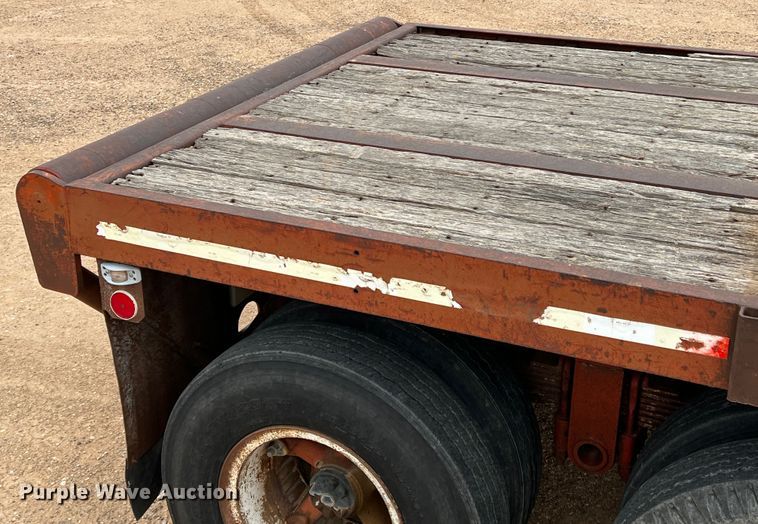 image for item DJ7619 1976 Fruehauf 0FBH130440  oilfield trailer