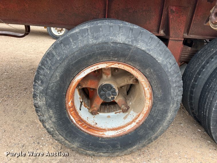 image for item DJ7619 1976 Fruehauf 0FBH130440  oilfield trailer