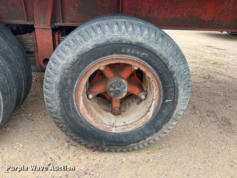 image for item DJ7619 1976 Fruehauf 0FBH130440  oilfield trailer