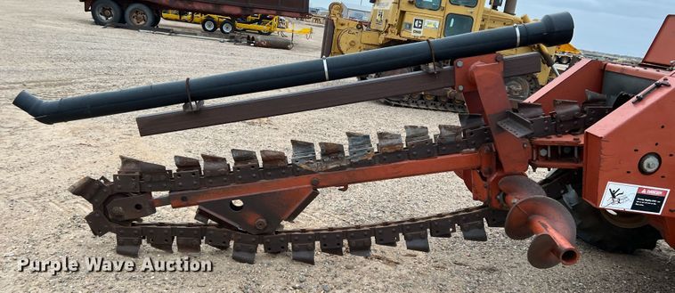 image for item DJ7626 1994 Ditch Witch 7610  trencher
