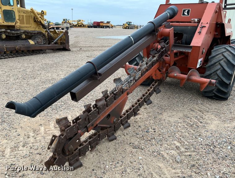 image for item DJ7626 1994 Ditch Witch 7610  trencher