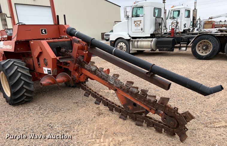 image for item DJ7626 1994 Ditch Witch 7610  trencher