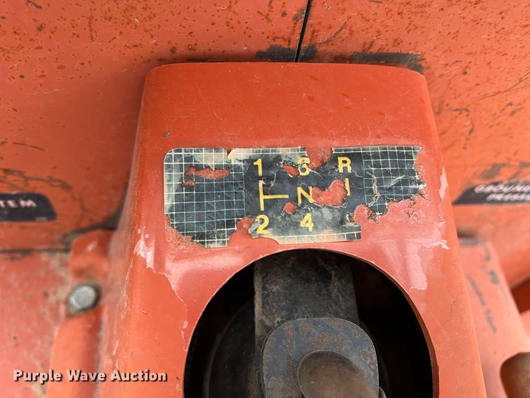 image for item DJ7626 1994 Ditch Witch 7610  trencher