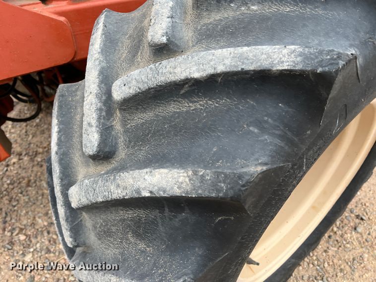 image for item DJ7626 1994 Ditch Witch 7610  trencher