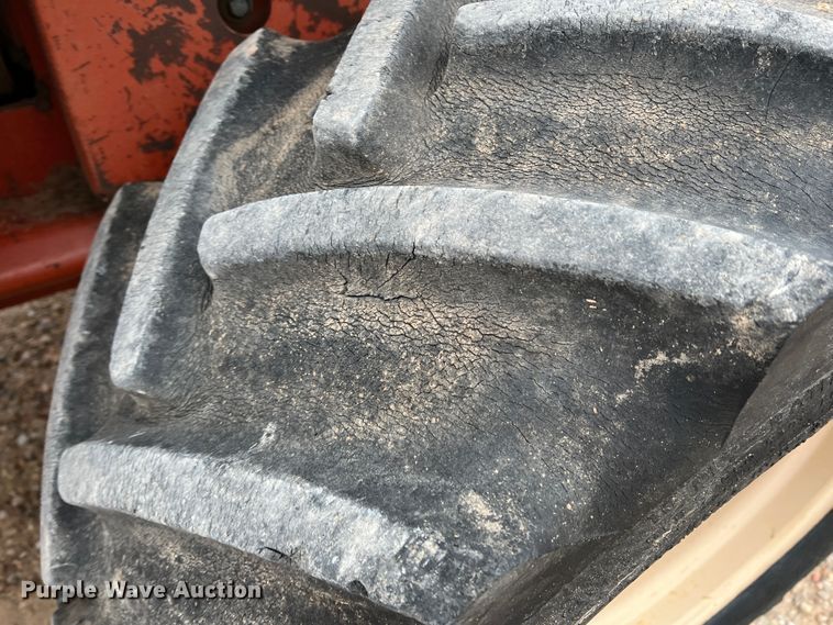 image for item DJ7626 1994 Ditch Witch 7610  trencher