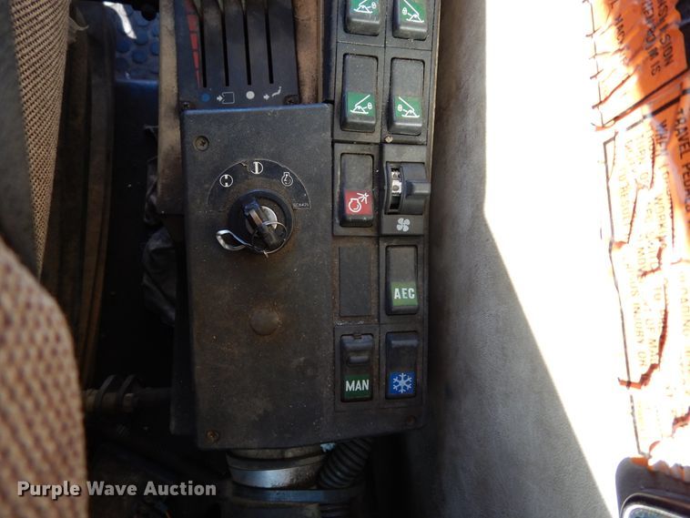 image for item DK0306 1998 Caterpillar M318  wheeled excavator