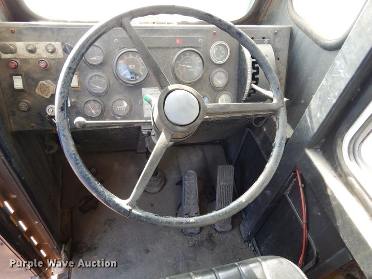 image for item DK0329 1992 Gradall G3WD  wheeled excavator