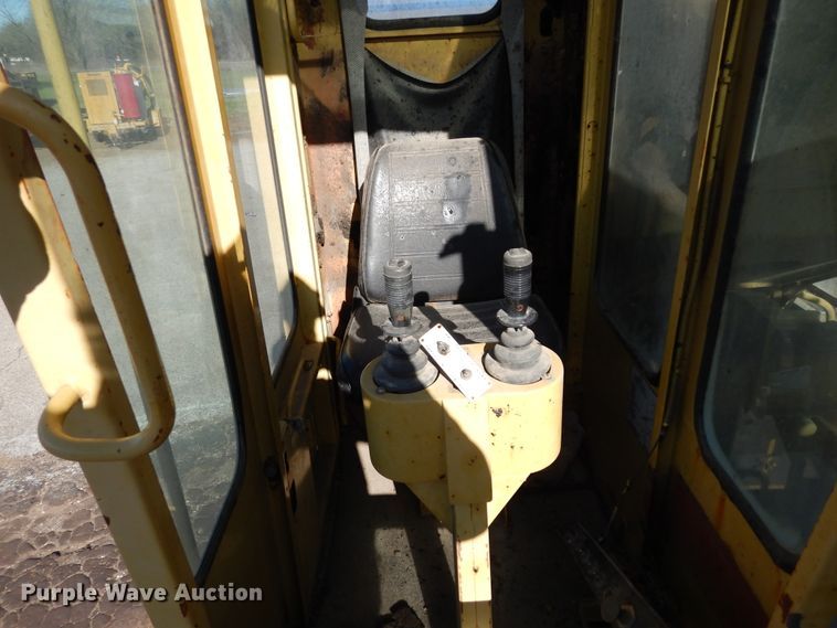 image for item DK0329 1992 Gradall G3WD  wheeled excavator