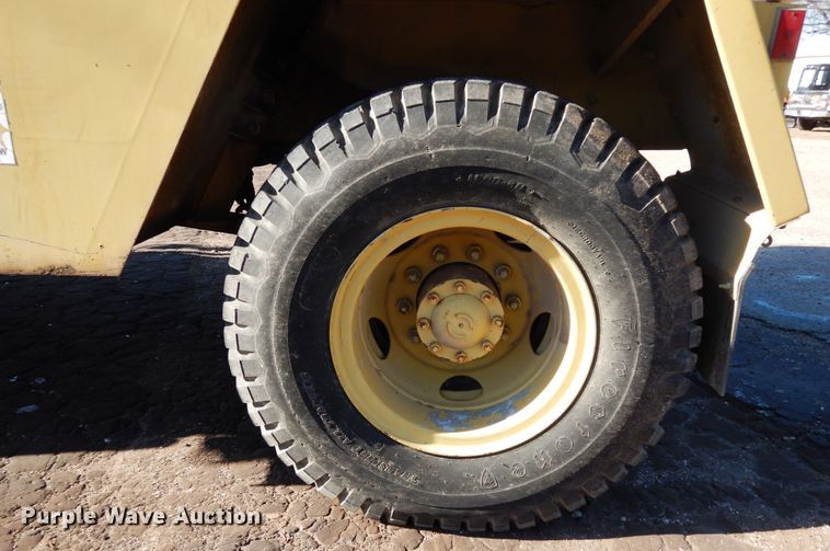 image for item DK0329 1992 Gradall G3WD  wheeled excavator