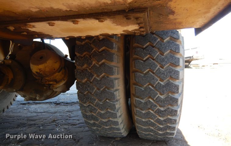 image for item DK0329 1992 Gradall G3WD  wheeled excavator