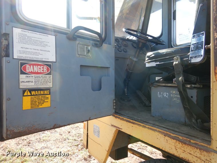 image for item DK0330 1993 Gradall G3WD  wheeled excavator