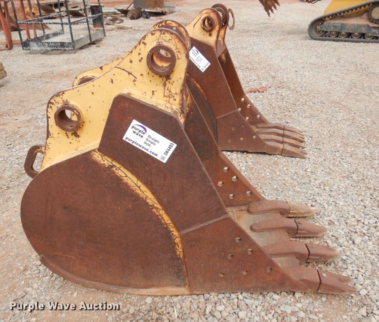 image for item DK4403 John Deere  30" W excavator bucket