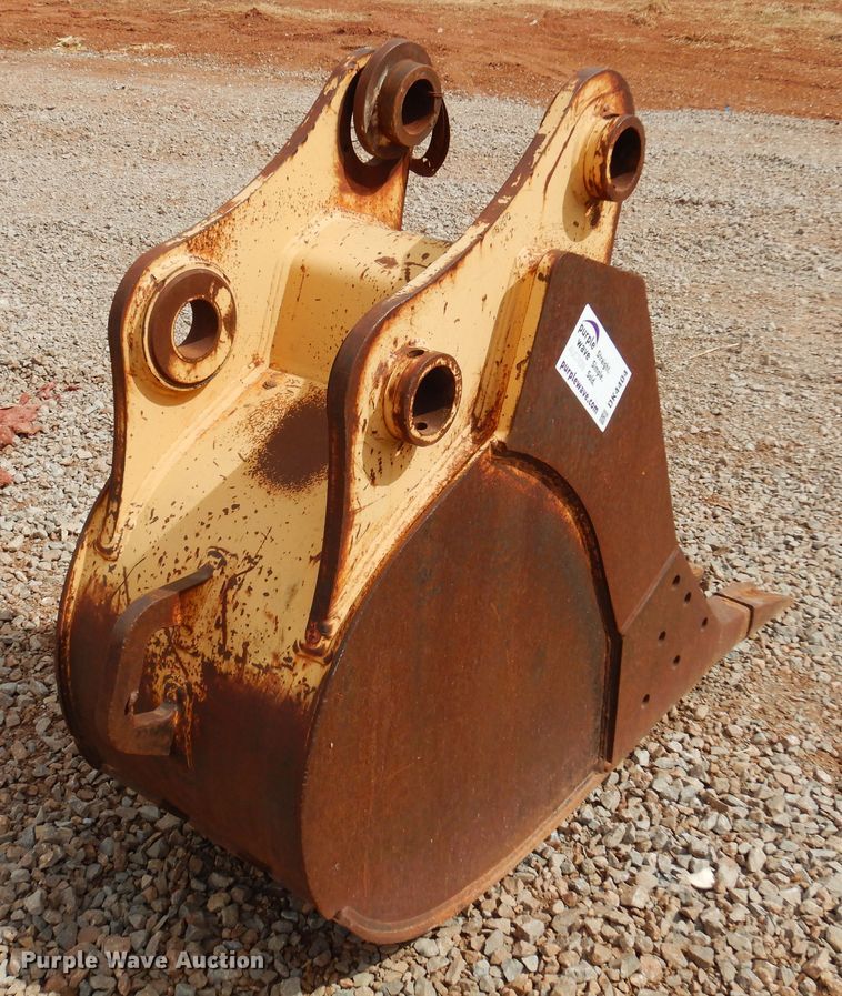 image for item DK4404 John Deere  24" W excavator bucket