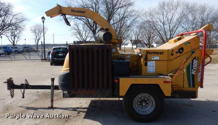 image for item DL3731 2012 Vermeer BC1500  wood chipper