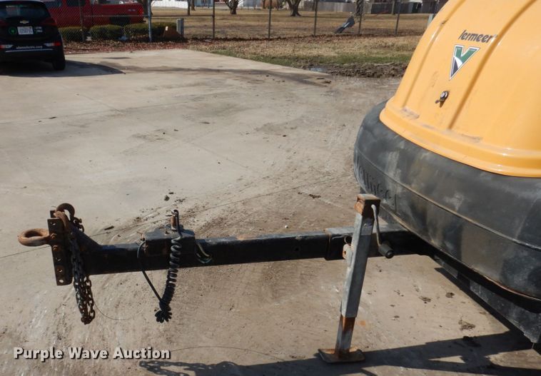 image for item DL3731 2012 Vermeer BC1500  wood chipper