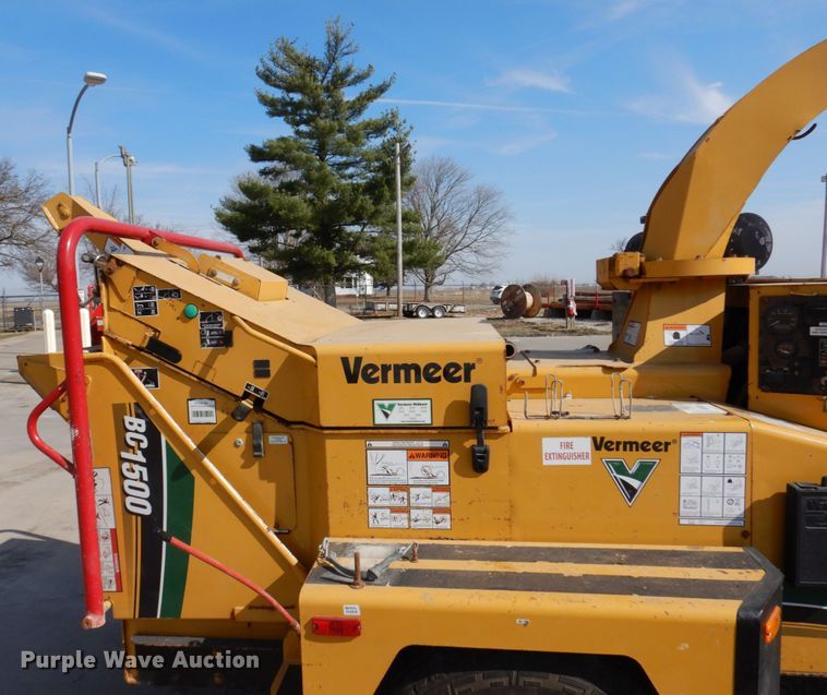 image for item DL3731 2012 Vermeer BC1500  wood chipper