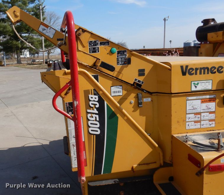image for item DL3731 2012 Vermeer BC1500  wood chipper