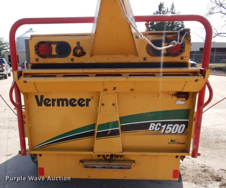 image for item DL3731 2012 Vermeer BC1500  wood chipper