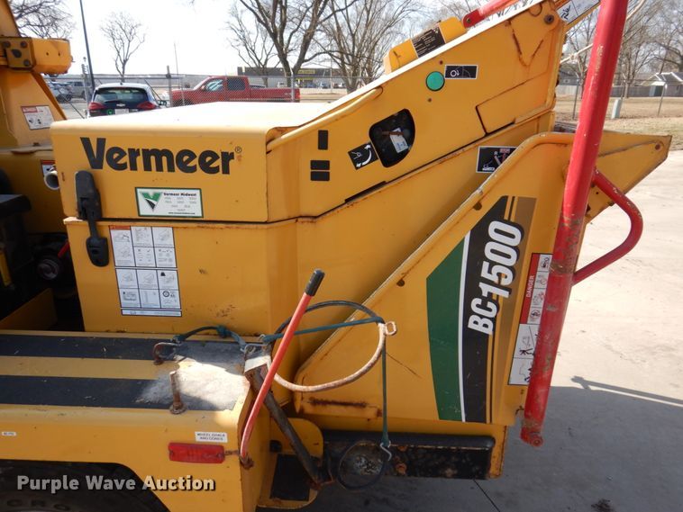 image for item DL3731 2012 Vermeer BC1500  wood chipper