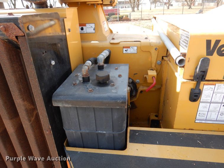 image for item DL3731 2012 Vermeer BC1500  wood chipper