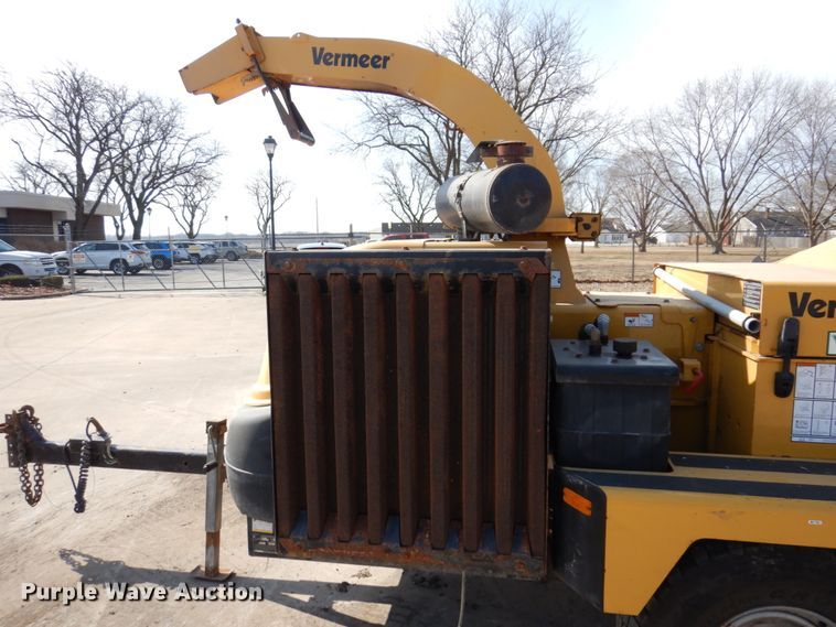 image for item DL3731 2012 Vermeer BC1500  wood chipper