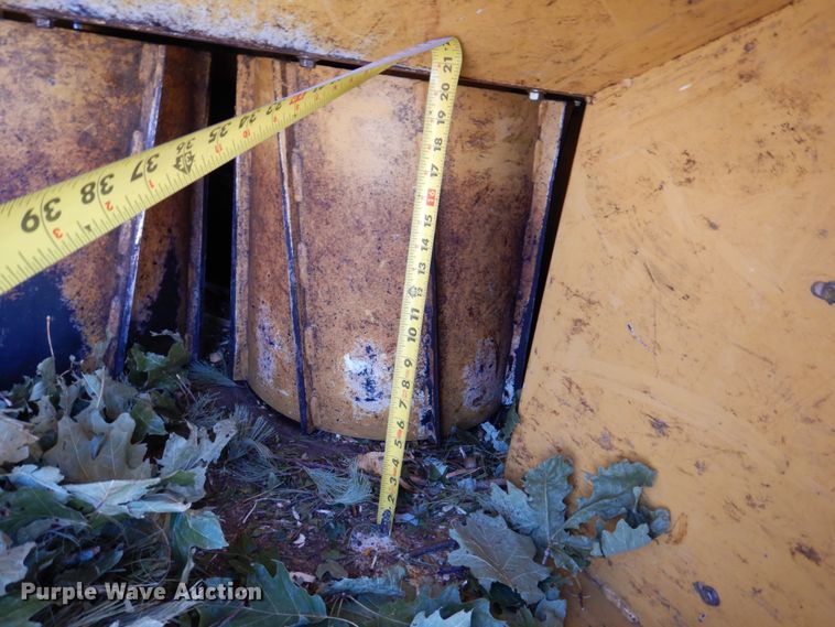 image for item DL3731 2012 Vermeer BC1500  wood chipper