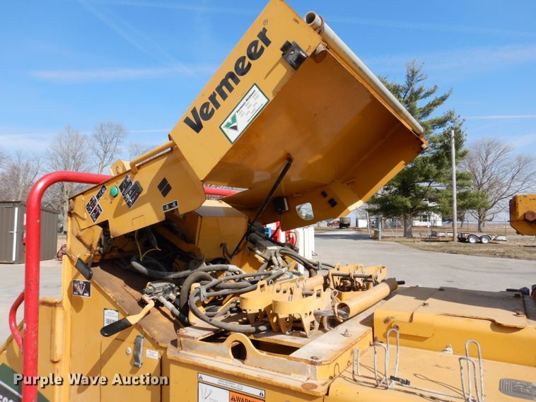image for item DL3731 2012 Vermeer BC1500  wood chipper