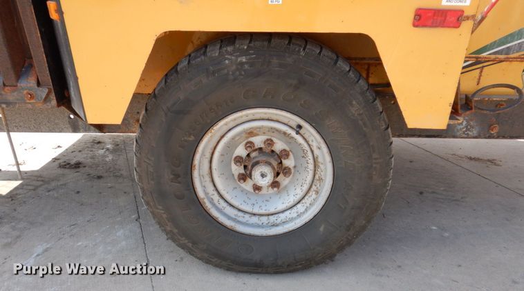 image for item DL3731 2012 Vermeer BC1500  wood chipper