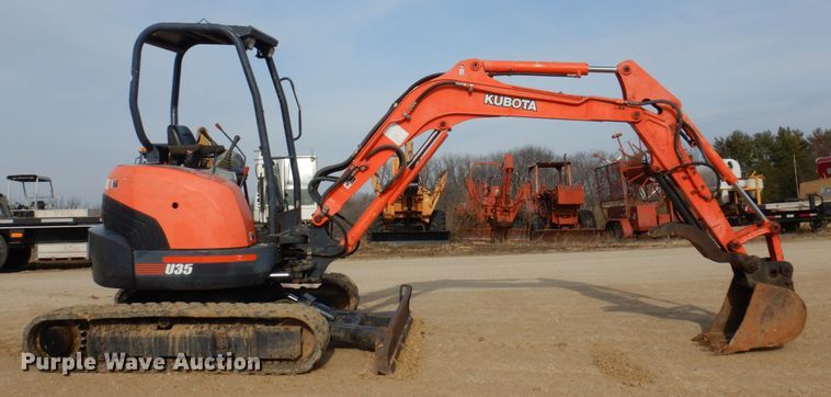 image for item DL3732 2003 Kubota U35  mini excavator