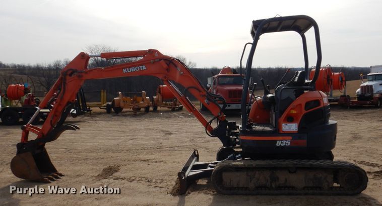 image for item DL3732 2003 Kubota U35  mini excavator