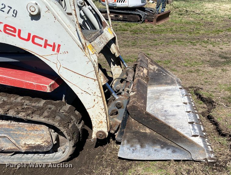 image for item DM4004 2013 Takeuchi TL230  tracked skid steer loader