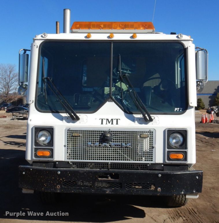 image for item DM5356 2001 Mack MR688S  paint striper truck