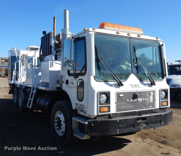 image for item DM5356 2001 Mack MR688S  paint striper truck