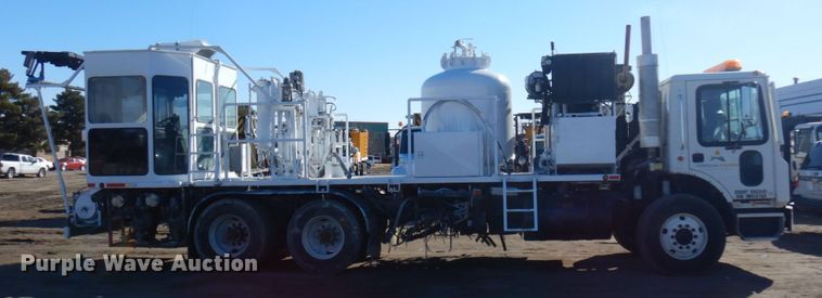 image for item DM5356 2001 Mack MR688S  paint striper truck