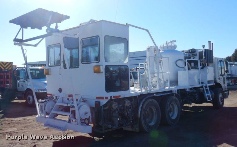 image for item DM5356 2001 Mack MR688S  paint striper truck