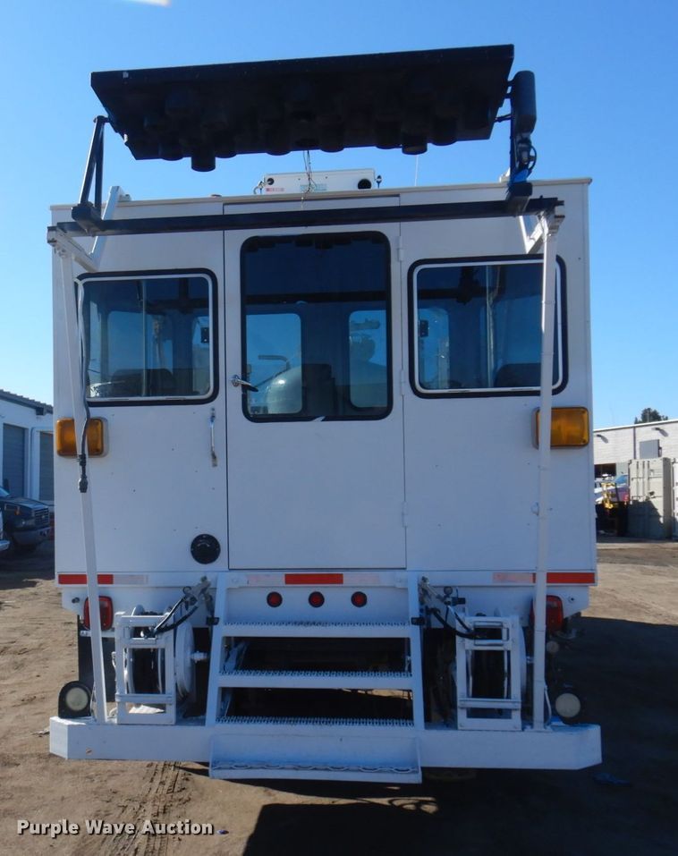 image for item DM5356 2001 Mack MR688S  paint striper truck