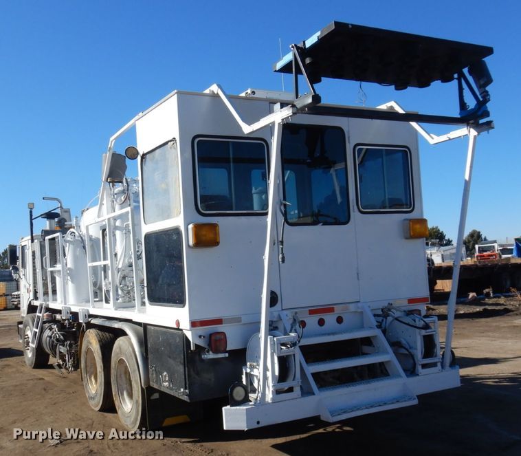 image for item DM5356 2001 Mack MR688S  paint striper truck