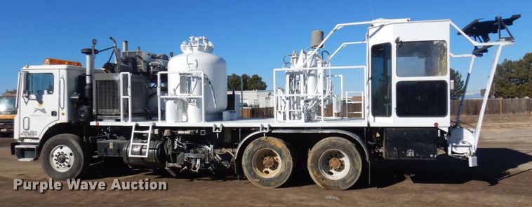 image for item DM5356 2001 Mack MR688S  paint striper truck