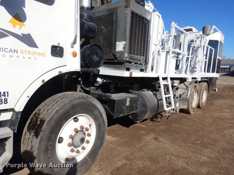 image for item DM5356 2001 Mack MR688S  paint striper truck