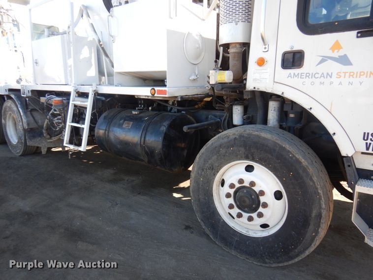 image for item DM5356 2001 Mack MR688S  paint striper truck