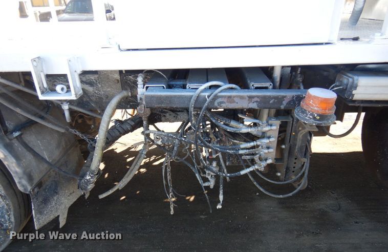 image for item DM5356 2001 Mack MR688S  paint striper truck