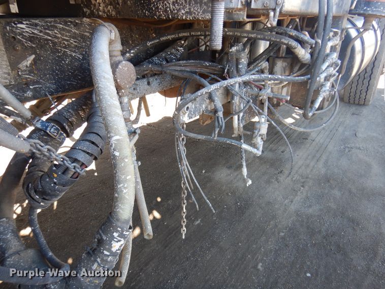 image for item DM5356 2001 Mack MR688S  paint striper truck