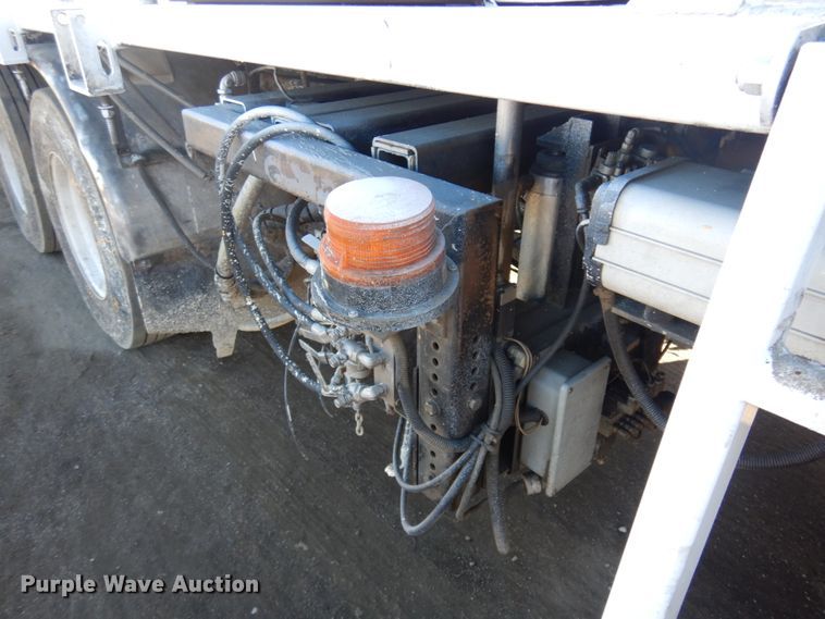 image for item DM5356 2001 Mack MR688S  paint striper truck