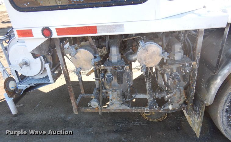 image for item DM5356 2001 Mack MR688S  paint striper truck