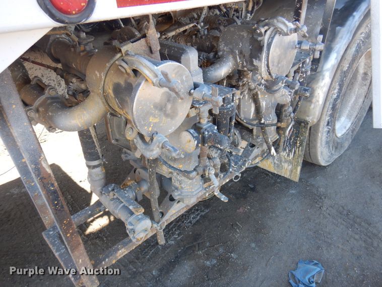 image for item DM5356 2001 Mack MR688S  paint striper truck