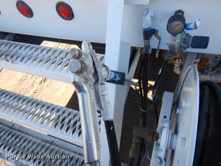 image for item DM5356 2001 Mack MR688S  paint striper truck