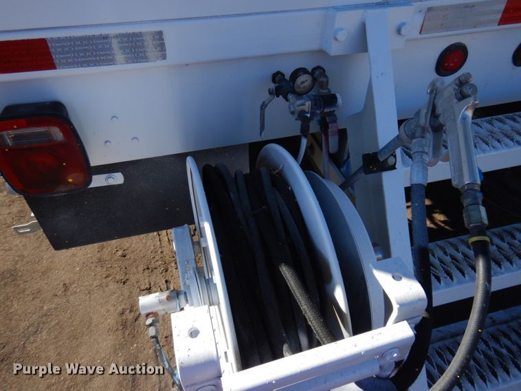 image for item DM5356 2001 Mack MR688S  paint striper truck