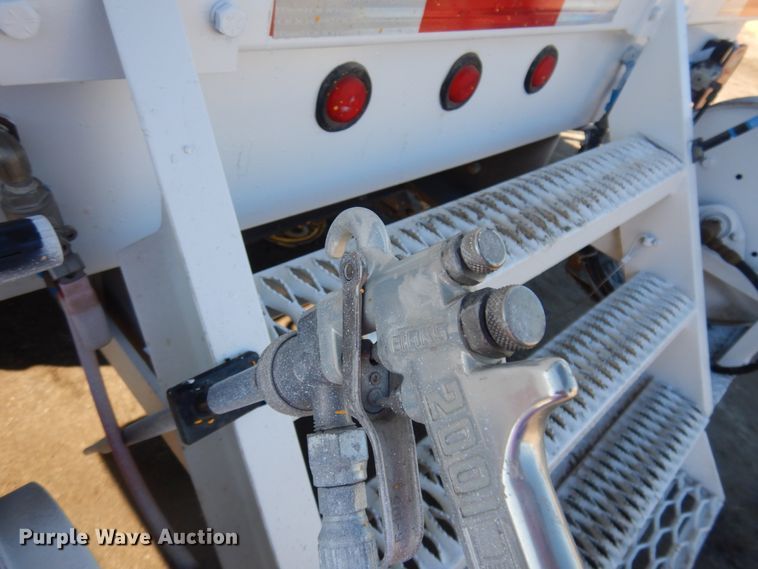 image for item DM5356 2001 Mack MR688S  paint striper truck