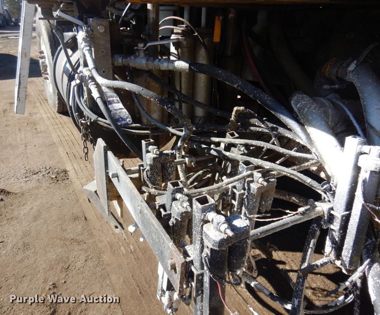 image for item DM5356 2001 Mack MR688S  paint striper truck